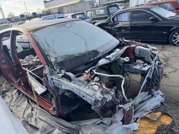 Красный Рено Меган, объемом двигателя 1.6 л и пробегом 300 тыс. км за 17061 $, фото 1 на Automoto.ua