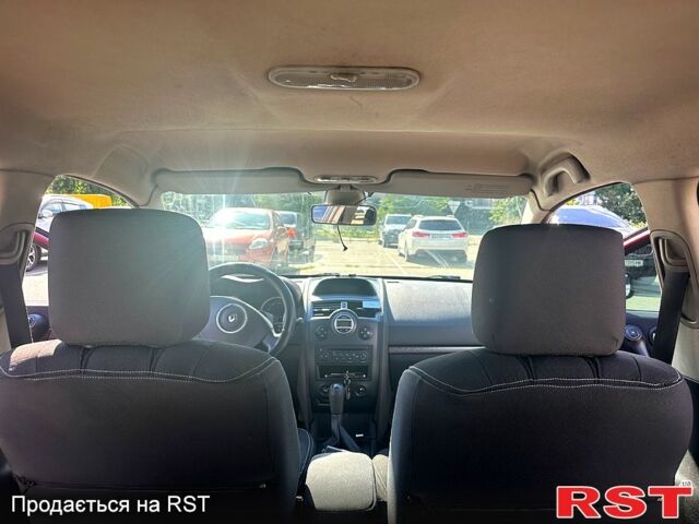 Красный Рено Меган, объемом двигателя 1.6 л и пробегом 220 тыс. км за 3900 $, фото 4 на Automoto.ua