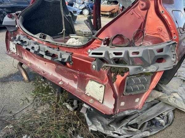 Красный Рено Меган, объемом двигателя 1.6 л и пробегом 300 тыс. км за 17061 $, фото 5 на Automoto.ua