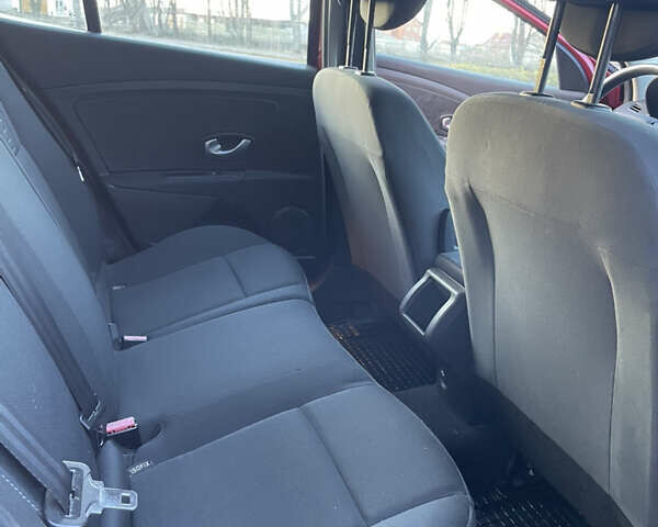 Красный Рено Меган, объемом двигателя 1.6 л и пробегом 205 тыс. км за 6899 $, фото 10 на Automoto.ua