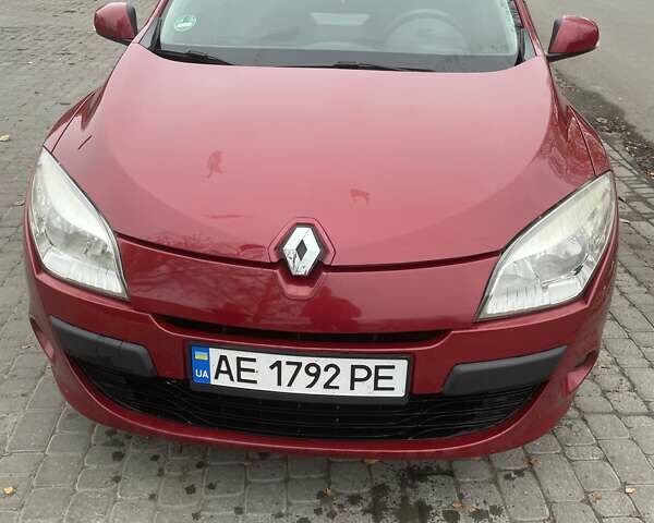 Червоний Рено Меган, об'ємом двигуна 1.6 л та пробігом 218 тис. км за 7800 $, фото 1 на Automoto.ua