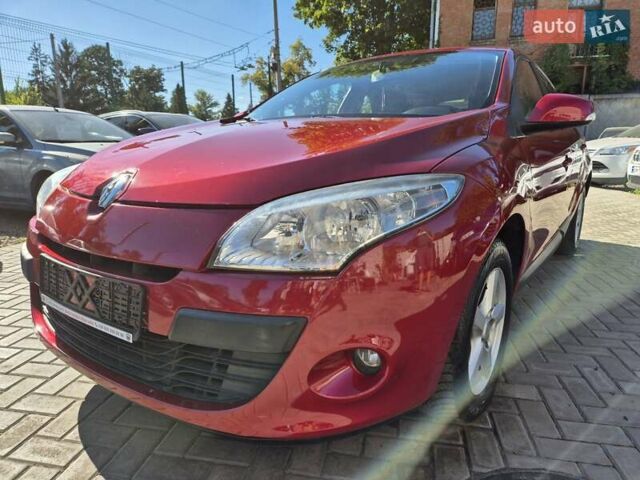 Рено Меган 2009 у Сумах на Automoto.ua Червоний Рено Меган, об'ємом двигуна 1.6 л та пробігом 168 тис. км за 7600 $, фото 16 на Automoto.ua