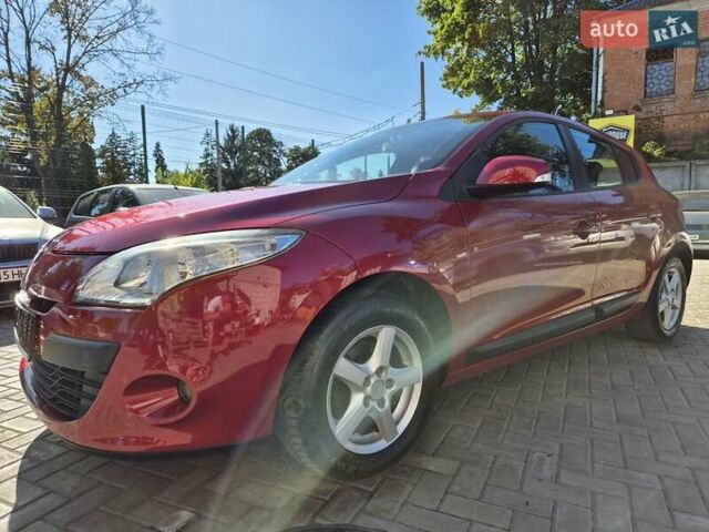 Рено Меган 2009 у Сумах на Automoto.ua Червоний Рено Меган, об'ємом двигуна 1.6 л та пробігом 168 тис. км за 7600 $, фото 10 на Automoto.ua