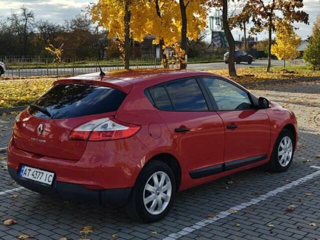 Красный Рено Меган, объемом двигателя 1.6 л и пробегом 253 тыс. км за 6000 $, фото 2 на Automoto.ua