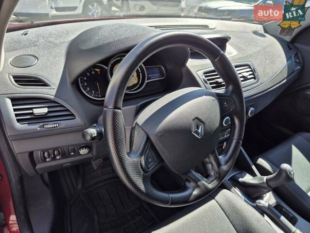 Рено Меган 2009 у Сумах на Automoto.ua Червоний Рено Меган, об'ємом двигуна 1.6 л та пробігом 168 тис. км за 7600 $, фото 12 на Automoto.ua