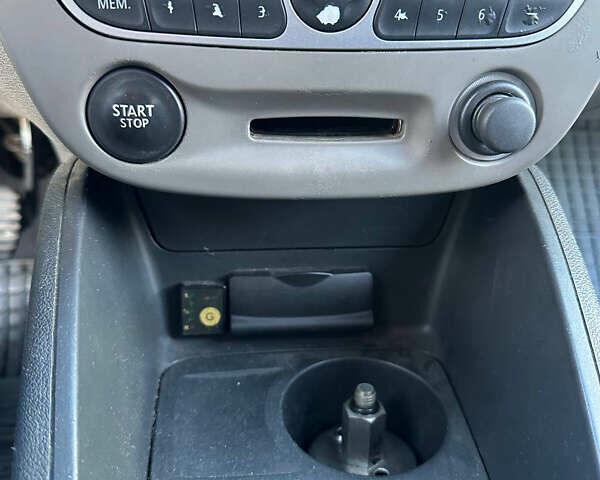 Рено Меган 2009 в Черновцах на Automoto.ua Красный Рено Меган, объемом двигателя 1.6 л и пробегом 220 тыс. км за 6500 $, фото 9 на Automoto.ua