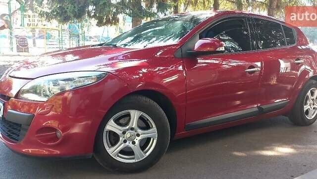 Рено Меган 2009 в Каменское - Днепродзержинск на Automoto.ua Красный Рено Меган, объемом двигателя 1.6 л и пробегом 212 тыс. км за 7200 $, фото 9 на Automoto.ua