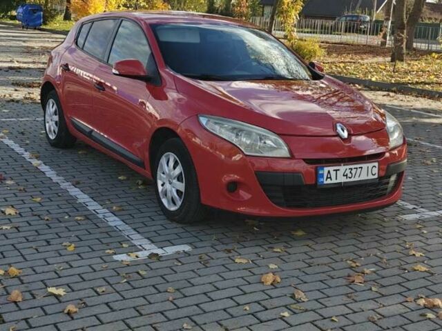 Красный Рено Меган, объемом двигателя 1.6 л и пробегом 253 тыс. км за 6000 $, фото 3 на Automoto.ua