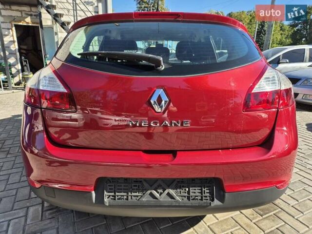 Рено Меган 2009 у Сумах на Automoto.ua Червоний Рено Меган, об'ємом двигуна 1.6 л та пробігом 168 тис. км за 7600 $, фото 11 на Automoto.ua