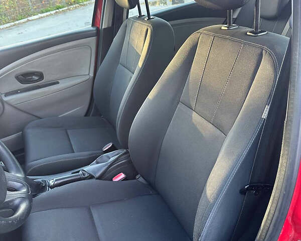 Рено Меган 2009 в Черновцах на Automoto.ua Красный Рено Меган, объемом двигателя 1.6 л и пробегом 220 тыс. км за 6500 $, фото 10 на Automoto.ua