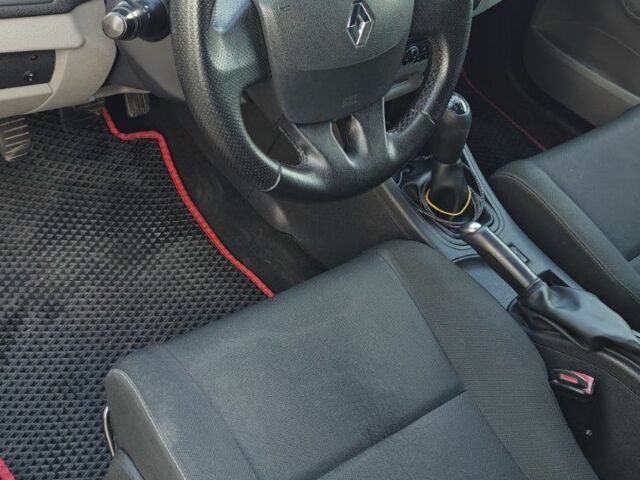 Красный Рено Меган, объемом двигателя 1.6 л и пробегом 253 тыс. км за 6000 $, фото 4 на Automoto.ua