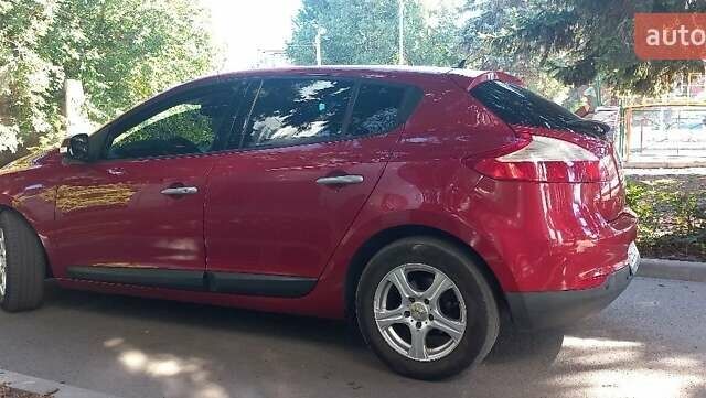 Рено Меган 2009 в Каменское - Днепродзержинск на Automoto.ua Красный Рено Меган, объемом двигателя 1.6 л и пробегом 212 тыс. км за 7200 $, фото 8 на Automoto.ua