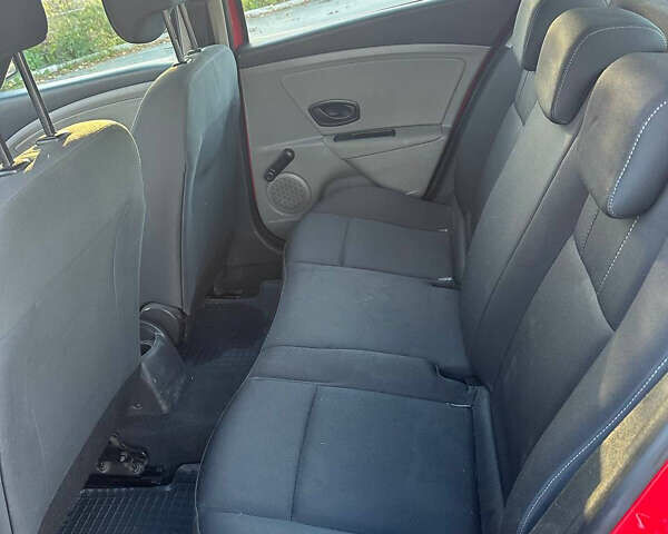 Рено Меган 2009 в Черновцах на Automoto.ua Красный Рено Меган, объемом двигателя 1.6 л и пробегом 220 тыс. км за 6500 $, фото 11 на Automoto.ua