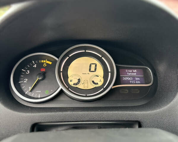 Красный Рено Меган, объемом двигателя 1.46 л и пробегом 270 тыс. км за 4850 $, фото 13 на Automoto.ua