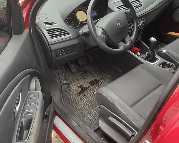 Червоний Рено Меган, об'ємом двигуна 1.6 л та пробігом 218 тис. км за 7800 $, фото 2 на Automoto.ua