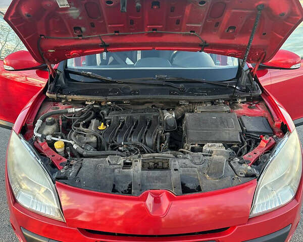 Рено Меган 2009 в Черновцах на Automoto.ua Красный Рено Меган, объемом двигателя 1.6 л и пробегом 220 тыс. км за 6500 $, фото 15 на Automoto.ua