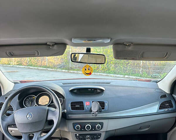 Рено Меган 2009 в Черновцах на Automoto.ua Красный Рено Меган, объемом двигателя 1.6 л и пробегом 220 тыс. км за 6500 $, фото 7 на Automoto.ua