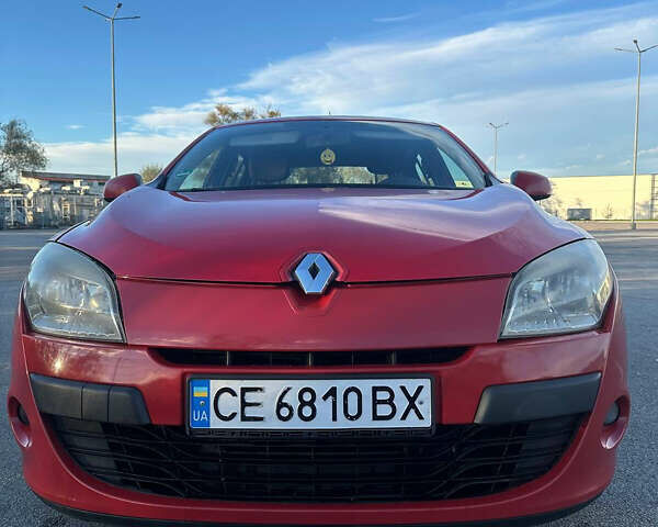 Рено Меган 2009 в Черновцах на Automoto.ua Красный Рено Меган, объемом двигателя 1.6 л и пробегом 220 тыс. км за 6500 $, фото 1 на Automoto.ua