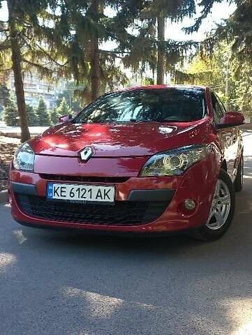 Рено Меган 2009 в Каменское - Днепродзержинск на Automoto.ua Красный Рено Меган, объемом двигателя 1.6 л и пробегом 212 тыс. км за 7200 $, фото 23 на Automoto.ua