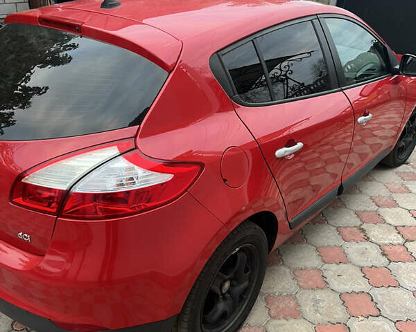 Красный Рено Меган, объемом двигателя 1.5 л и пробегом 231 тыс. км за 6200 $, фото 5 на Automoto.ua