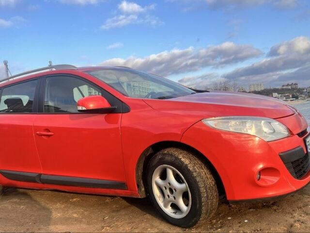 Красный Рено Меган, объемом двигателя 1.5 л и пробегом 300 тыс. км за 5300 $, фото 1 на Automoto.ua