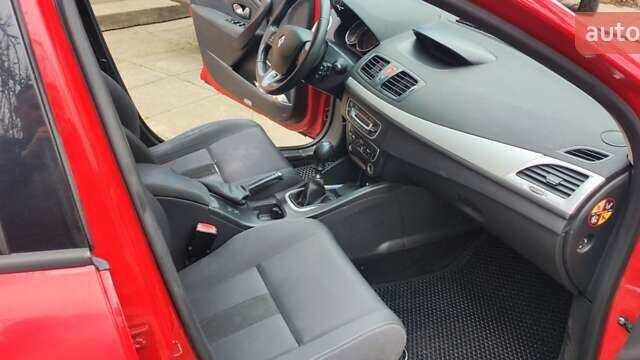Красный Рено Меган, объемом двигателя 1.4 л и пробегом 195 тыс. км за 5000 $, фото 5 на Automoto.ua