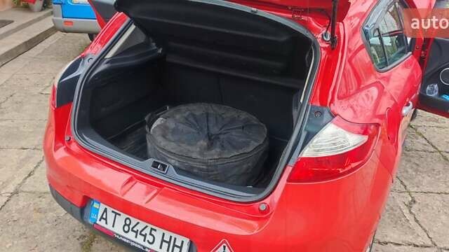 Красный Рено Меган, объемом двигателя 1.4 л и пробегом 195 тыс. км за 5000 $, фото 8 на Automoto.ua