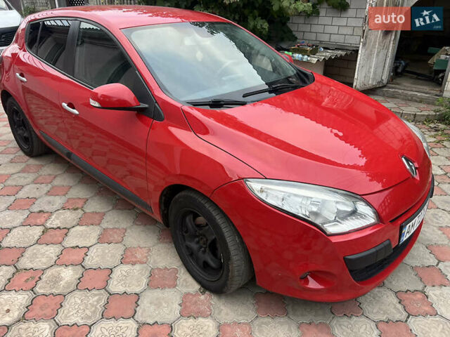 Красный Рено Меган, объемом двигателя 1.5 л и пробегом 231 тыс. км за 6200 $, фото 8 на Automoto.ua