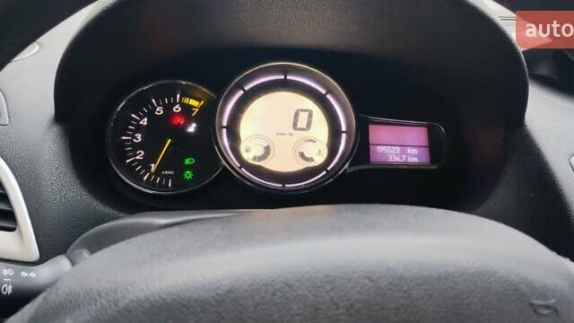 Красный Рено Меган, объемом двигателя 1.4 л и пробегом 195 тыс. км за 5000 $, фото 10 на Automoto.ua