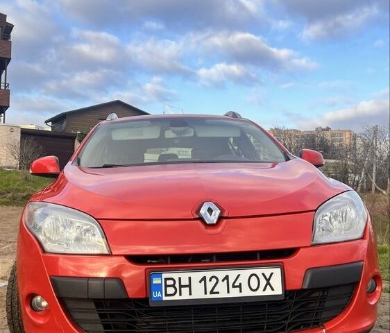 Красный Рено Меган, объемом двигателя 1.5 л и пробегом 300 тыс. км за 5300 $, фото 2 на Automoto.ua