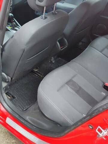 Красный Рено Меган, объемом двигателя 1.4 л и пробегом 195 тыс. км за 5000 $, фото 2 на Automoto.ua