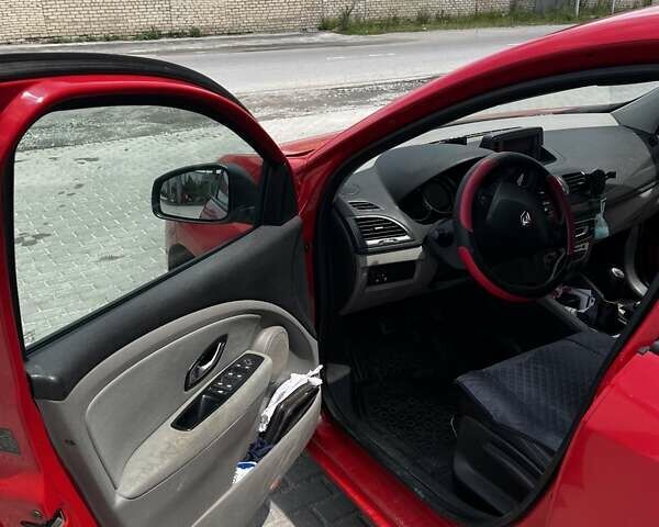 Красный Рено Меган, объемом двигателя 1.46 л и пробегом 250 тыс. км за 6800 $, фото 13 на Automoto.ua