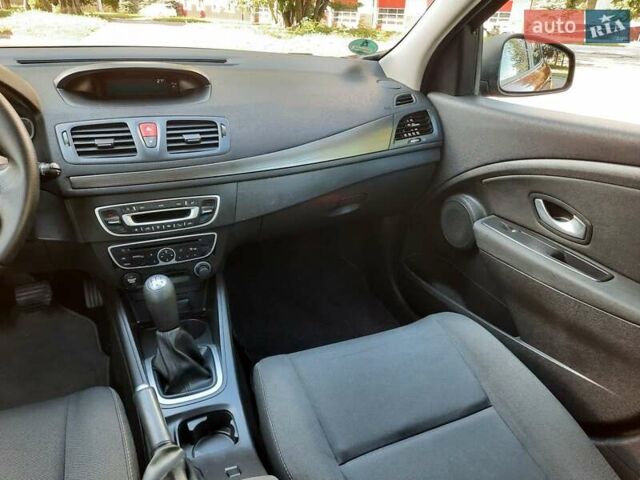 Червоний Рено Меган, об'ємом двигуна 1.6 л та пробігом 223 тис. км за 7500 $, фото 46 на Automoto.ua