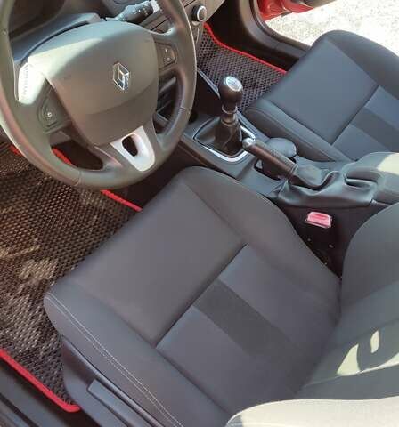 Рено Меган 2010 в Ужгороде на Automoto.ua Красный Рено Меган, объемом двигателя 1.4 л и пробегом 146 тыс. км за 6300 $, фото 11 на Automoto.ua