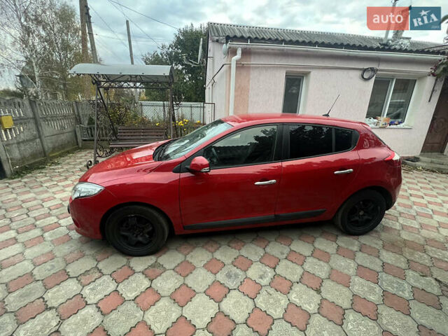 Красный Рено Меган, объемом двигателя 1.5 л и пробегом 231 тыс. км за 6200 $, фото 2 на Automoto.ua