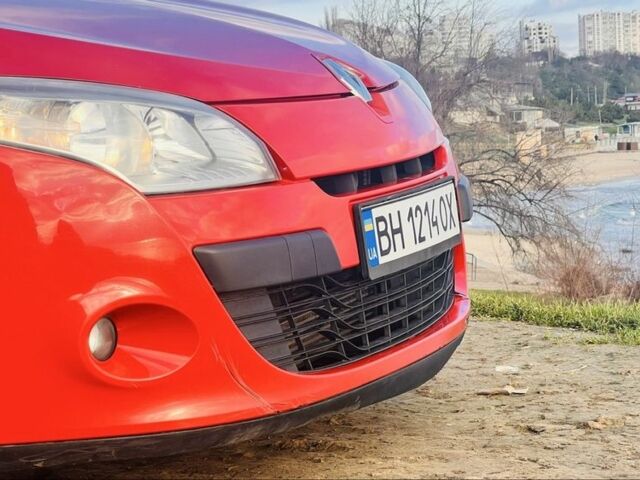 Красный Рено Меган, объемом двигателя 1.5 л и пробегом 300 тыс. км за 5300 $, фото 7 на Automoto.ua