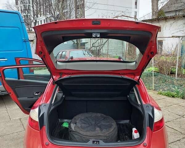 Красный Рено Меган, объемом двигателя 1.4 л и пробегом 195 тыс. км за 5000 $, фото 14 на Automoto.ua
