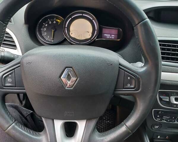 Красный Рено Меган, объемом двигателя 1.4 л и пробегом 195 тыс. км за 5000 $, фото 23 на Automoto.ua