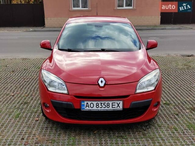 Рено Меган 2010 в Ужгороде на Automoto.ua Красный Рено Меган, объемом двигателя 1.4 л и пробегом 146 тыс. км за 6300 $, фото 8 на Automoto.ua