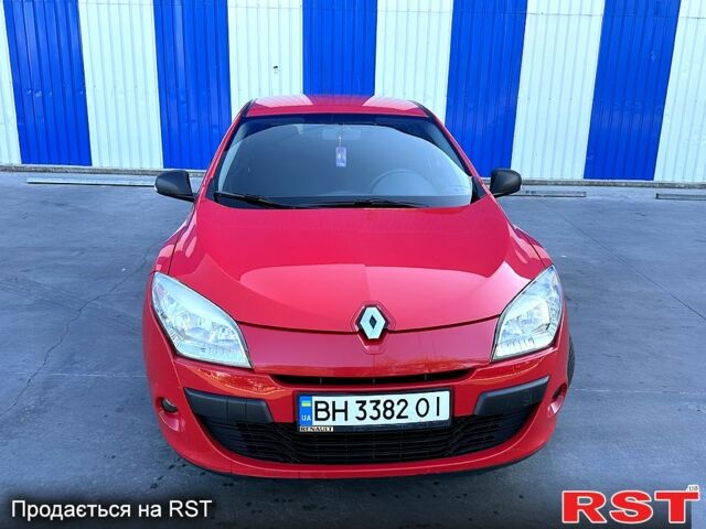 Красный Рено Меган, объемом двигателя 1.6 л и пробегом 88 тыс. км за 5000 $, фото 6 на Automoto.ua