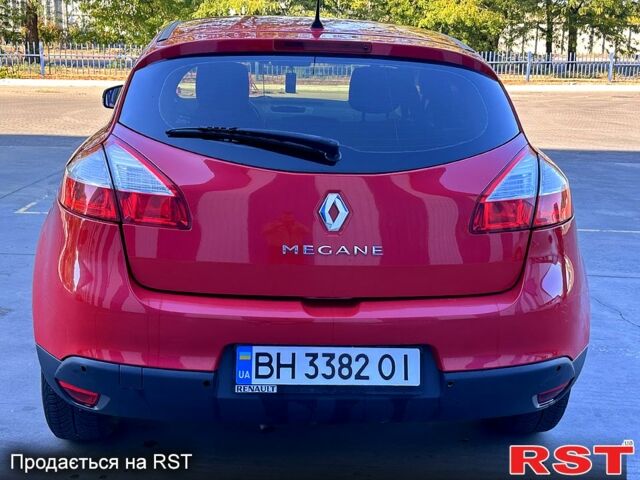 Красный Рено Меган, объемом двигателя 1.6 л и пробегом 88 тыс. км за 5000 $, фото 4 на Automoto.ua