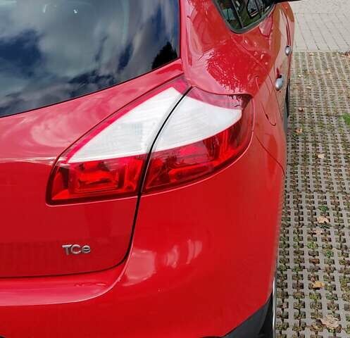 Рено Меган 2010 в Ужгороде на Automoto.ua Красный Рено Меган, объемом двигателя 1.4 л и пробегом 146 тыс. км за 6300 $, фото 3 на Automoto.ua