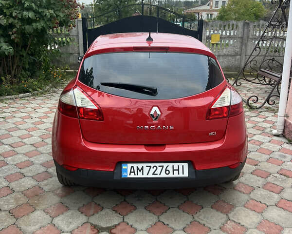 Красный Рено Меган, объемом двигателя 1.5 л и пробегом 231 тыс. км за 6200 $, фото 4 на Automoto.ua