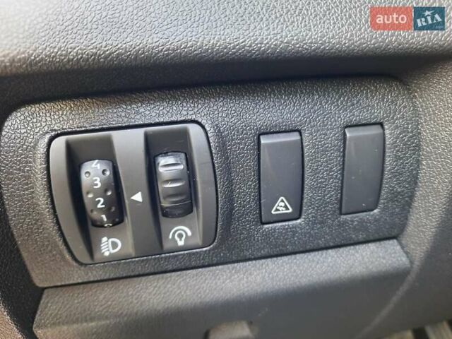 Червоний Рено Меган, об'ємом двигуна 1.6 л та пробігом 223 тис. км за 7500 $, фото 34 на Automoto.ua