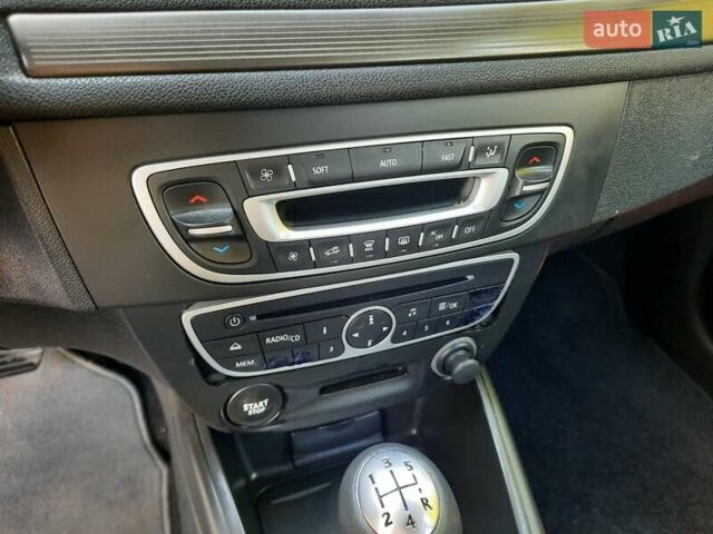 Червоний Рено Меган, об'ємом двигуна 1.6 л та пробігом 223 тис. км за 7500 $, фото 42 на Automoto.ua