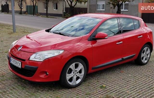 Рено Меган 2010 в Ужгороде на Automoto.ua Красный Рено Меган, объемом двигателя 1.4 л и пробегом 146 тыс. км за 6300 $, фото 6 на Automoto.ua