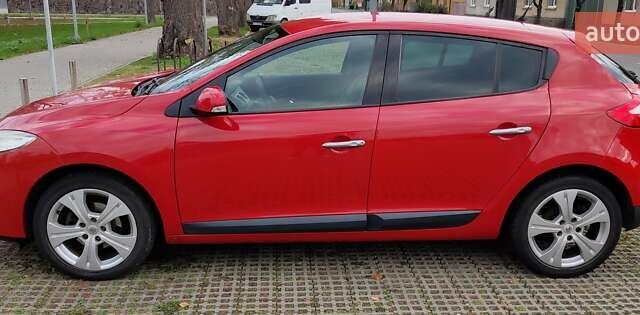 Рено Меган 2010 в Ужгороде на Automoto.ua Красный Рено Меган, объемом двигателя 1.4 л и пробегом 146 тыс. км за 6300 $, фото 4 на Automoto.ua