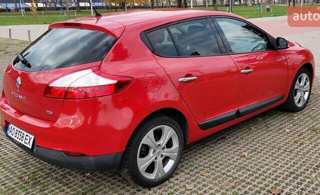 Рено Меган 2010 в Ужгороде на Automoto.ua Красный Рено Меган, объемом двигателя 1.4 л и пробегом 146 тыс. км за 6300 $, фото 2 на Automoto.ua