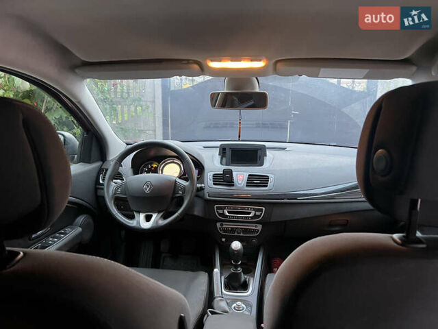 Красный Рено Меган, объемом двигателя 1.5 л и пробегом 231 тыс. км за 6200 $, фото 26 на Automoto.ua