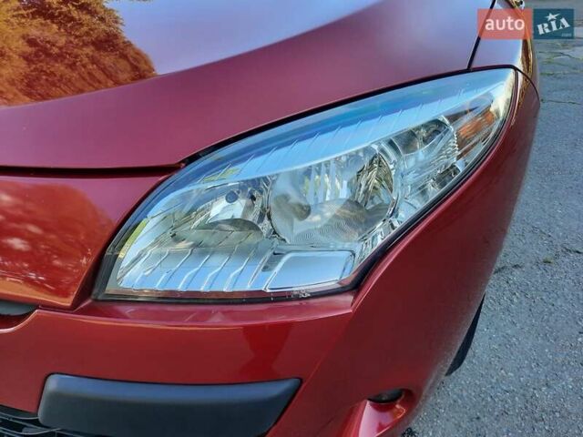 Червоний Рено Меган, об'ємом двигуна 1.6 л та пробігом 223 тис. км за 7500 $, фото 18 на Automoto.ua